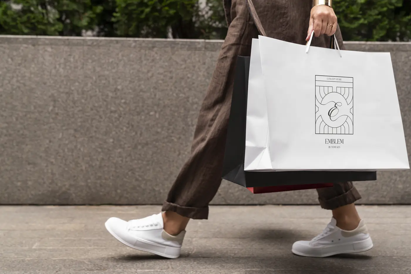 Sac shopping Emblem porté en ville